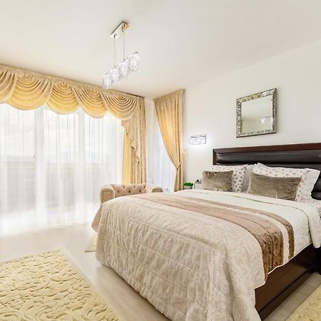 Luxury Apartment Avantgarden 3 Braşov Buitenkant foto