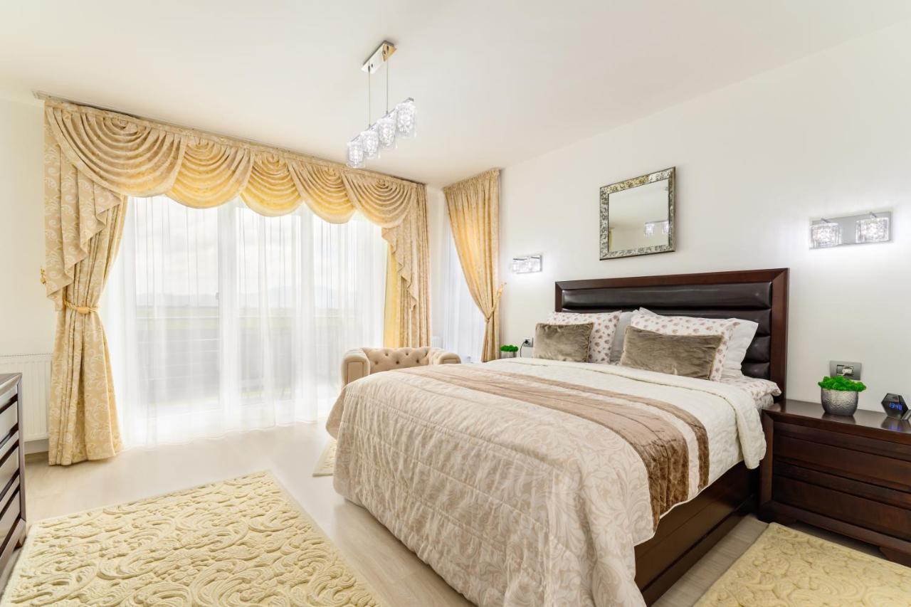 Luxury Apartment Avantgarden 3 Braşov Buitenkant foto